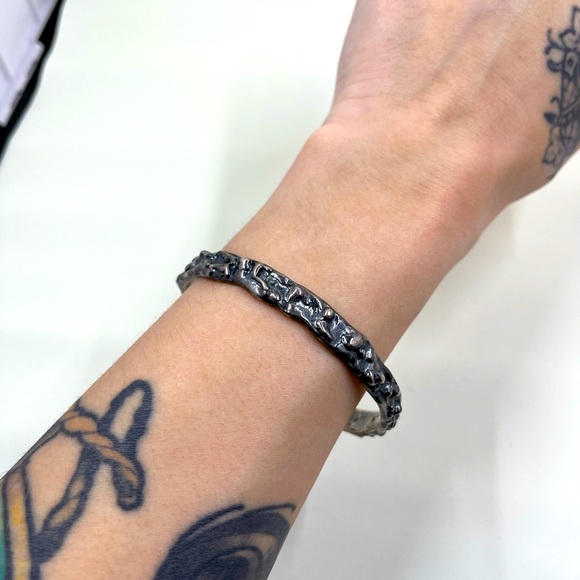 Vintage Napier Signed Black Textured Metal Bangle Bracelet - Picture 2 of 7